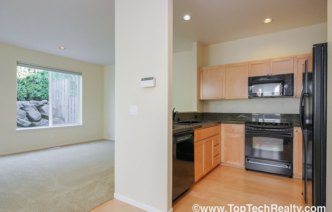 Fabulous 3 BD* 2.5 BA In Popular Arbor Reserve Townhome Community! **Minutes From Tanasbourne Shopping Center** Spectacular Location!*