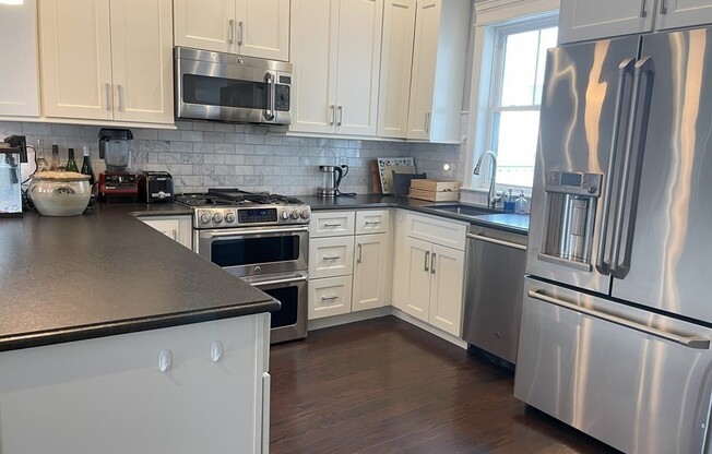 3 beds, 2 baths, 1,477 sqft, $5,200, Unit 3