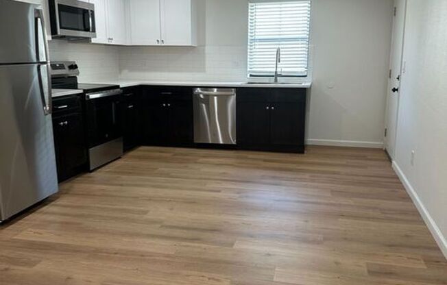 2 beds, 1 bath, 802 sqft, $1,595, Unit 114