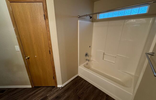 2 beds, 2 baths, $875