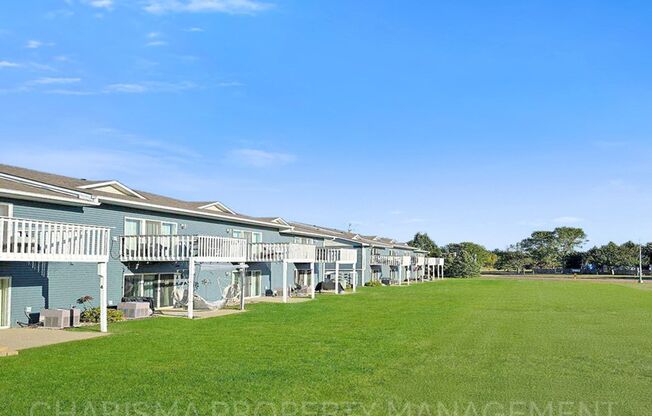 2 beds, 1 bath, 898 sqft, $1,025, Unit 7003 W. 56th Street #8