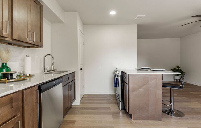 1 bed, 1 bath, 570 sqft, $950, Unit 82-102