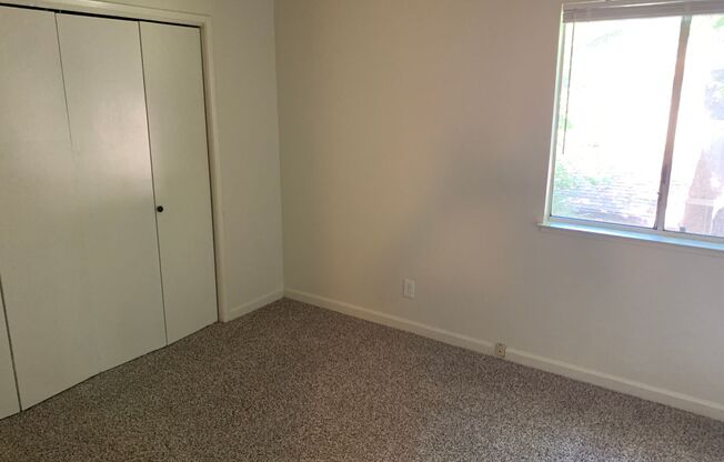 2 beds, 1 bath, $1,150, Unit 3