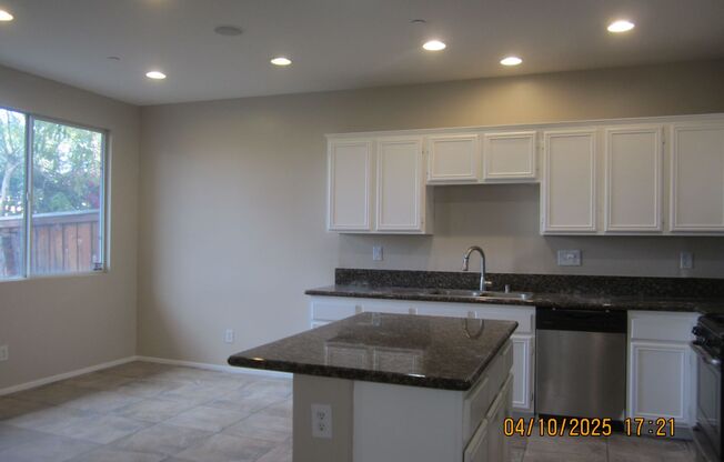La Sierra Spacious Townhouse