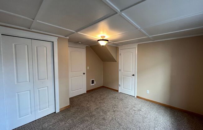 2 beds, 1 bath, $1,595, Unit Unit C-20