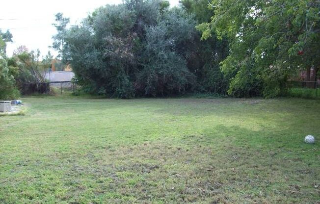 Spacious 3BR Tempe Home with Lush Yard & Irrigation – Available July 1!