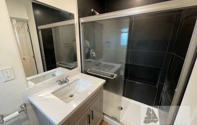 1 bed, 1 bath, 600 sqft, $2,600, Unit D