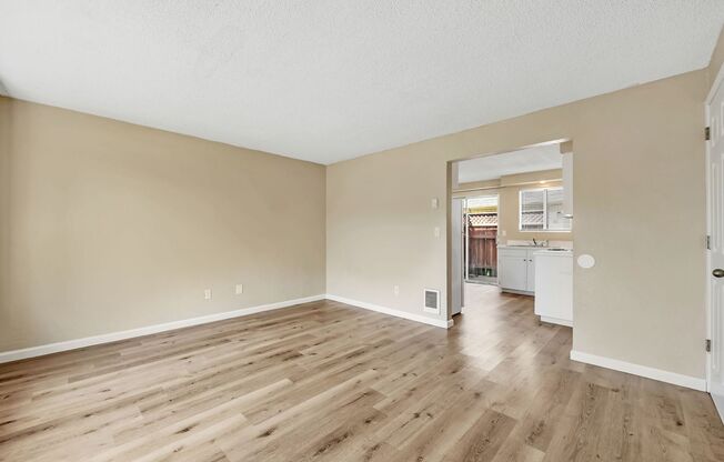 2 beds, 1.5 baths, 865 sqft, $1,450, Unit 10