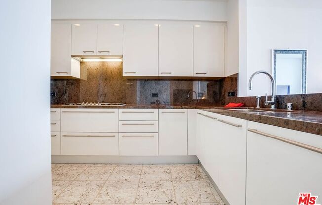 1 bed, 2 baths, 1,020 sqft, $5,500, Unit 31F