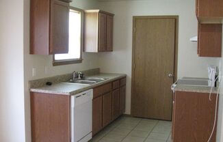 3 beds, 2 baths, $1,325