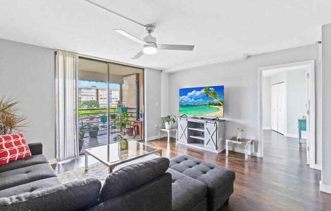 2 beds, 2 baths, 1,100 sqft, $2,000