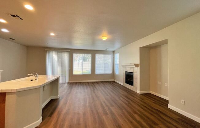1533 Amazon Ave