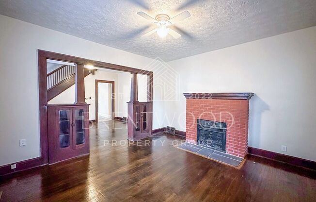 Charming 3-Bedroom Home with Modern Kitchen & Hardwood Floors – Move-In Ready!