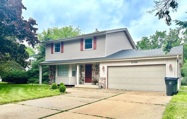 Fully Updated Colonial in Waukesha!