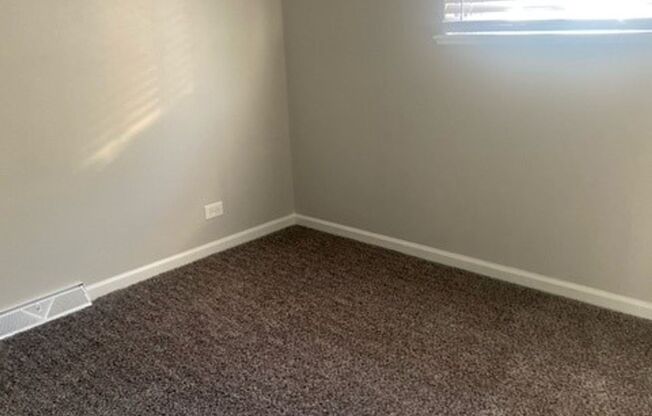 Remodeled 2 Bedroom- Move in Special