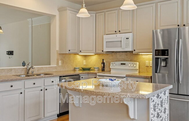 2746 LAURELCHERRY ST