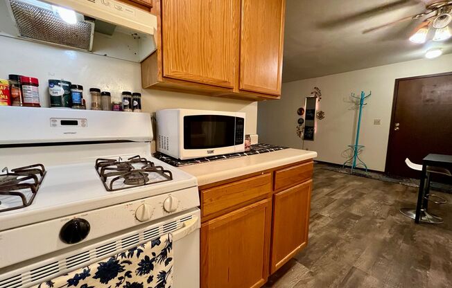 1 bed, 1 bath, $975, Unit 12