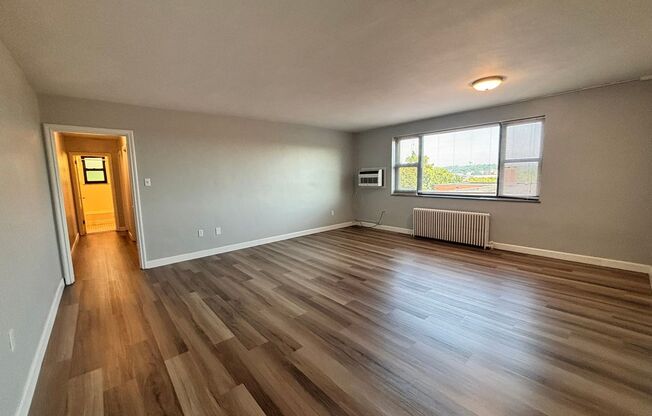 2 beds, 1 bath, 800 sqft, $1,799, Unit 6230 Fifth Ave. #325E