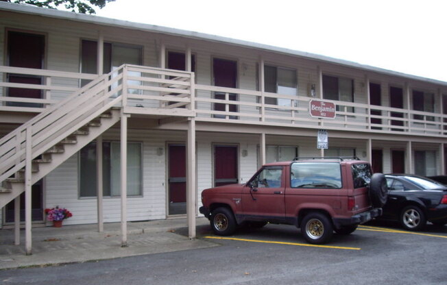 182 NE JACKSON