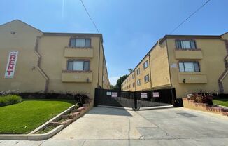 7305-7311 HAZELTINE AVE