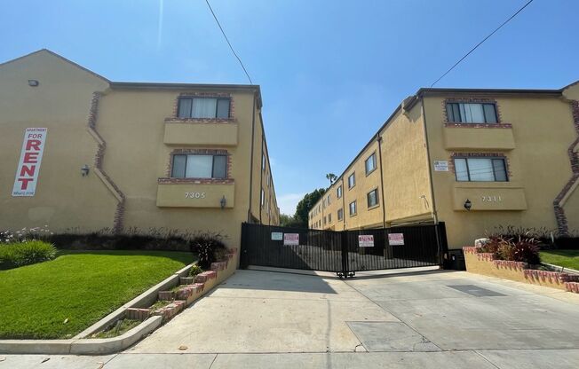 7305-7311 HAZELTINE AVE