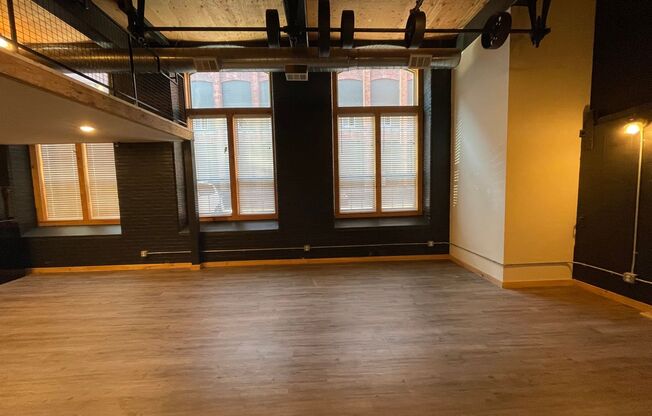 Studio, 1 bath, 935 sqft, $1,550, Unit 102