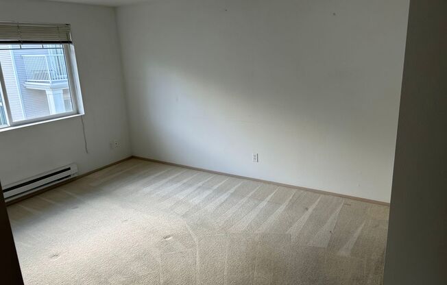 2 Bed, 2 bath Condo w/garage in West Bay at The Lakes in Kent, $2550/mo.