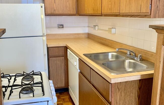 Studio, 1 bath, 500 sqft, $1,665, Unit 553-414