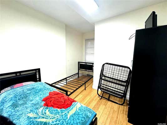 3 beds, 1 bath, $2,900, Unit 9