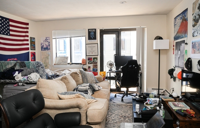 Studio, 1 bath, 999 sqft, $1,995, Unit 33