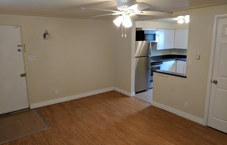 2 beds, 1 bath, $1,900, Unit 816 S Sherman St 02