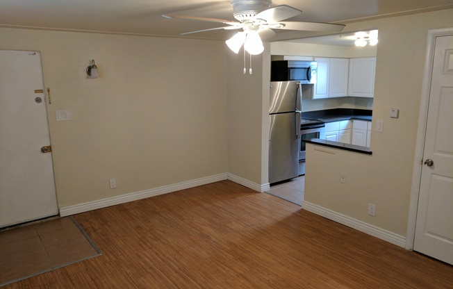 2 beds, 1 bath, $1,900, Unit 816 S Sherman St 02