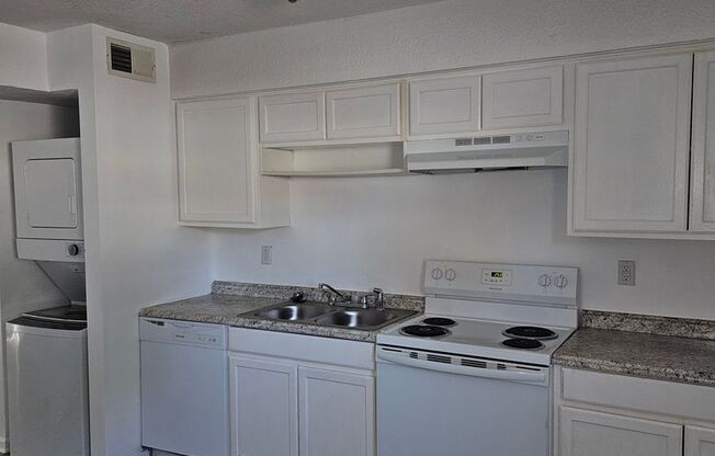 2 beds, 1 bath, $1,050, Unit 702