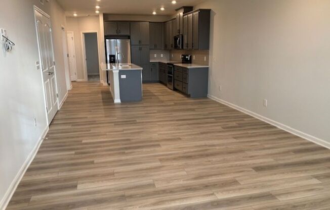 Luxury 2 Bed/2 Bath Condo - Waterfront View of Lake Norman - Open Floor Plan - Modern Kitchen - Lake Access