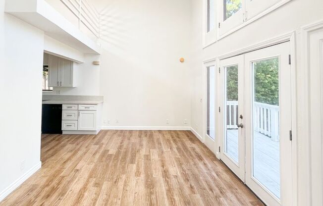 Stunning Light-Flooded Architectural 1BR Loft Bungalow w/ Expansive Yard in Silver Lake