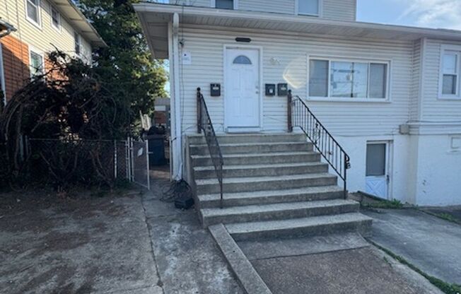 1332 Stevens Ave