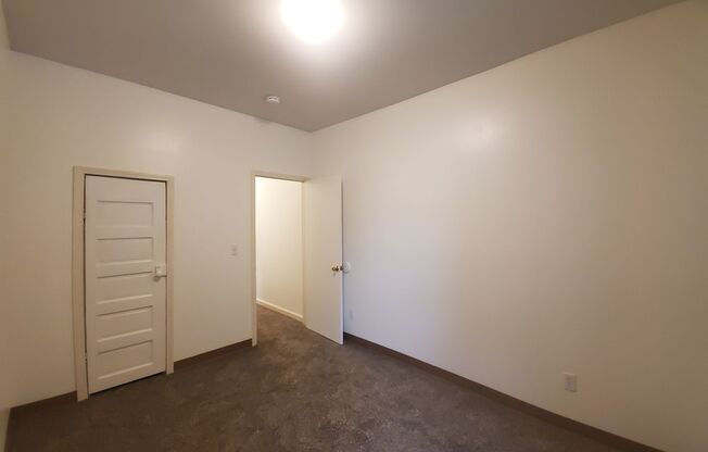 2 beds, 1 bath, $1,300