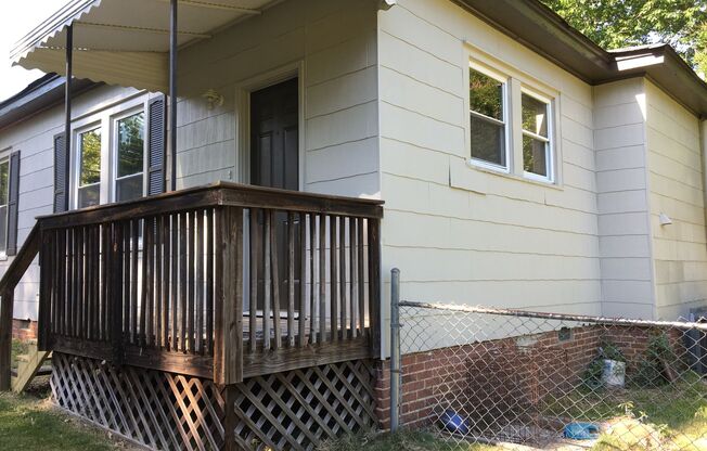 2 beds, 1 bath, 878 sqft, $950, Unit 2127 Oakhurst Circle