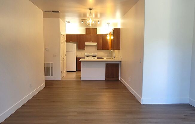 1 bed, 1 bath, 800 sqft, $1,720, Unit E10