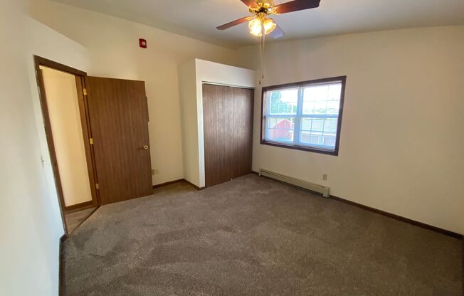 2 beds, 1 bath, $1,175, Unit 1966-7
