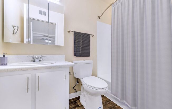 2 beds, 2 baths, 960 sqft, $1,558, Unit 201