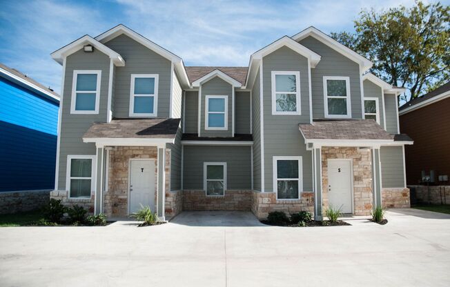 Colorful Modern 2- & 3-Bedroom Townhomes in the Baylor Bubble!