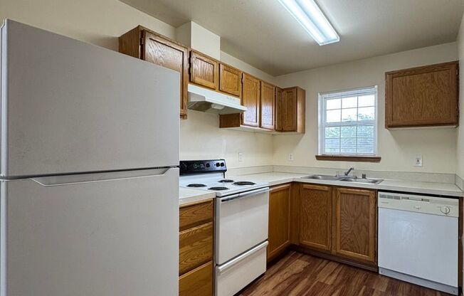 2 beds, 1 bath, $1,198, Unit 115