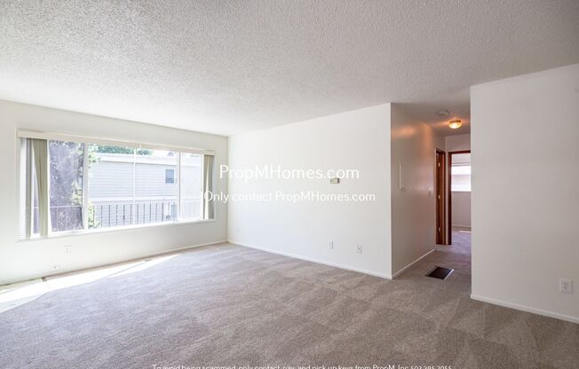Cozy Beaverton Two Bedroom Apartment in a Four-Plex!