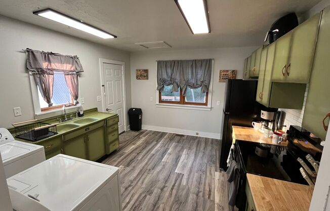 2 beds, 1 bath, $1,800