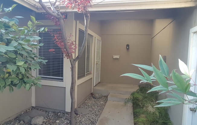 2 beds, 1 bath, 950 sqft, $1,700, Unit 1618 Montclair Dr., Modesto, Calif.