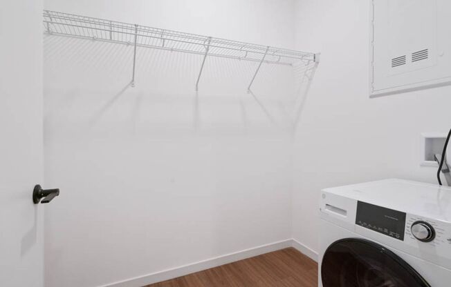 Studio, 1 bath, 411 sqft, $1,200