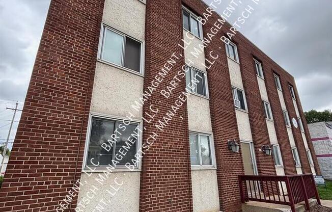 8723 W GREENFIELD AVE