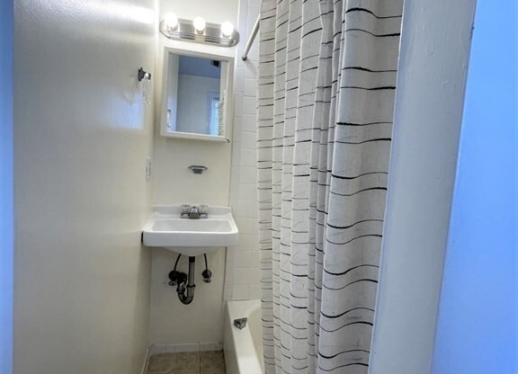 3 CEDAR SQ