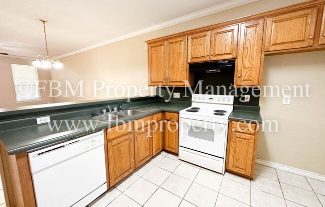 2 beds, 1 bath, $1,250, Unit 702